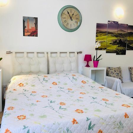 La Dolce Vita Studio With Free Private Parking Siena Exterior foto